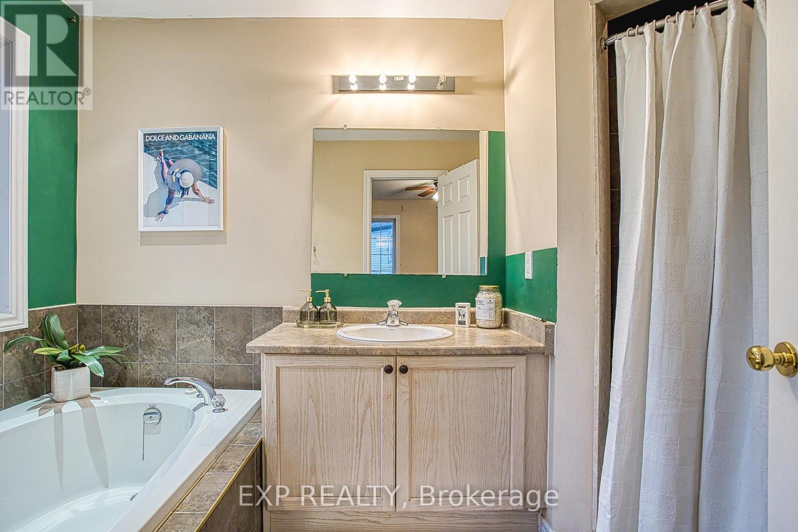15 Chloe Street, St. Catharines, Ontario  L2P 2Y2 - Photo 25 - X12452706