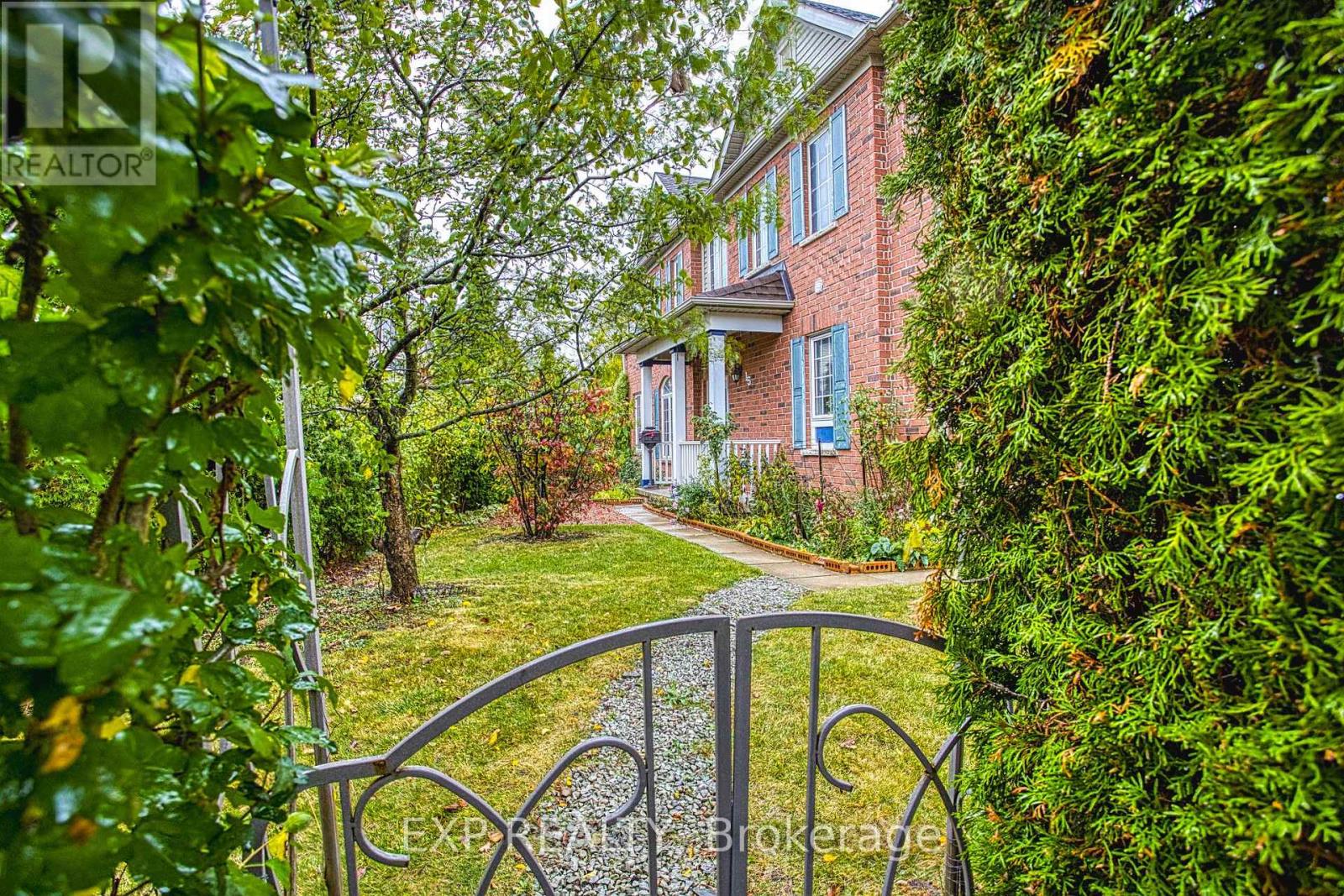 15 Chloe Street, St. Catharines, Ontario  L2P 2Y2 - Photo 3 - X12452706
