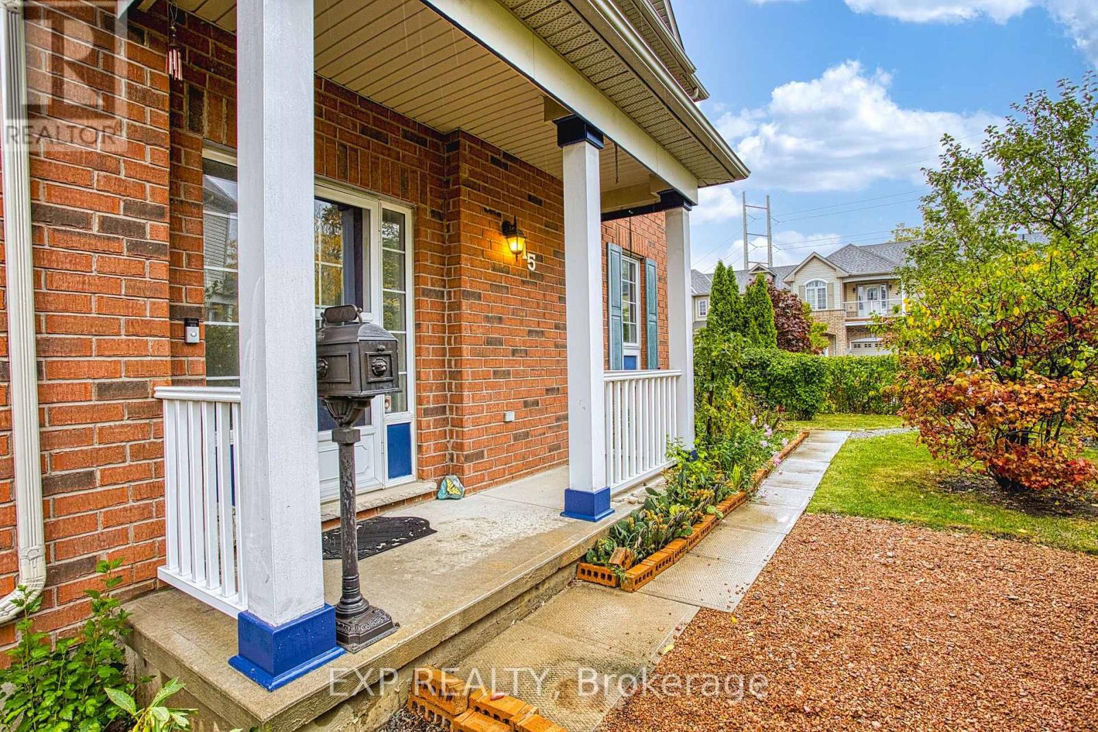 15 Chloe Street, St. Catharines, Ontario  L2P 2Y2 - Photo 5 - X12452706