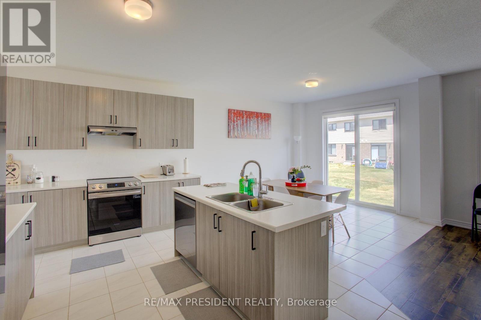 255 Rea Drive, Centre Wellington, Ontario  N1M 0K1 - Photo 14 - X12452741