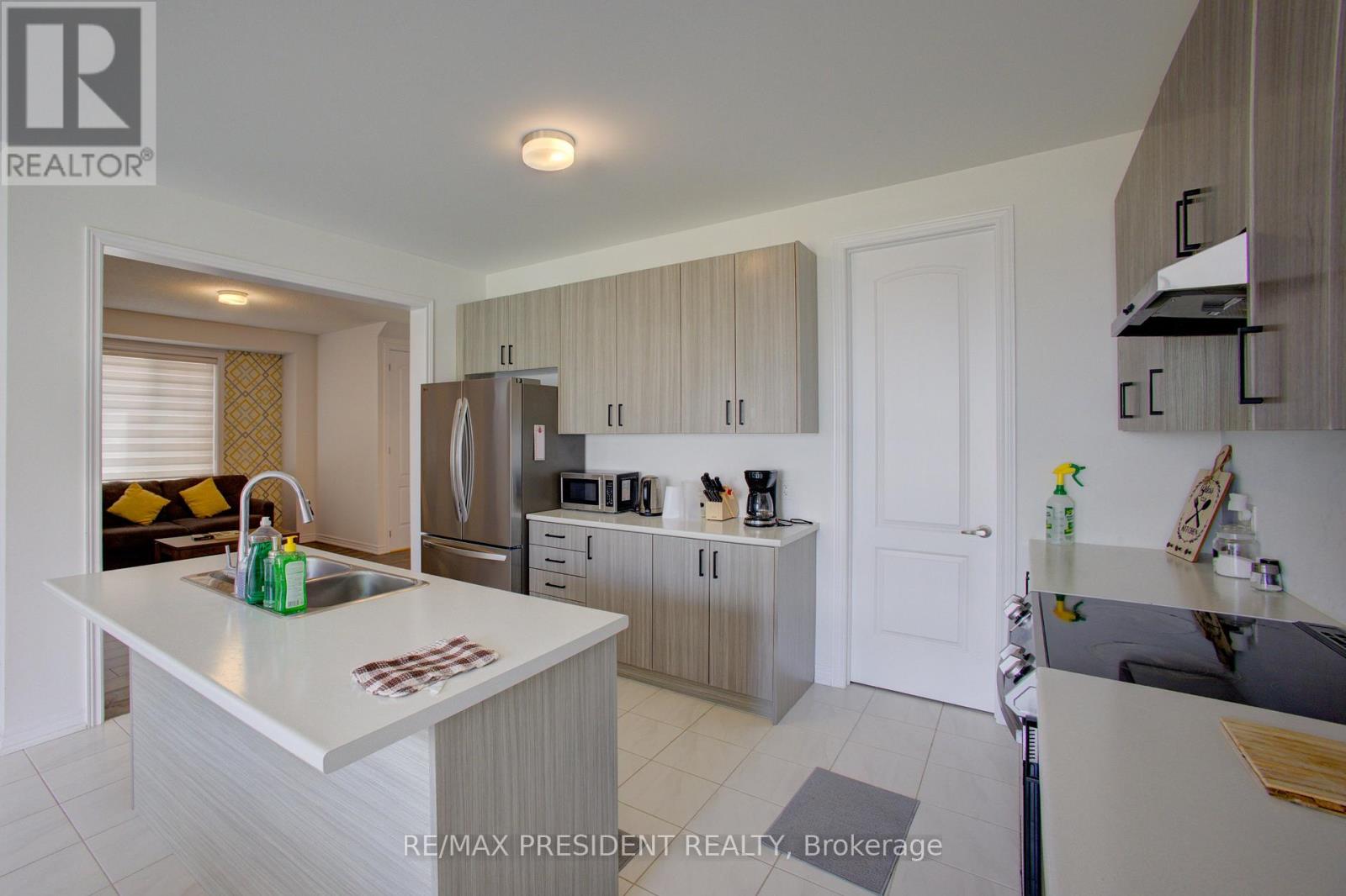 255 Rea Drive, Centre Wellington, Ontario  N1M 0K1 - Photo 16 - X12452741