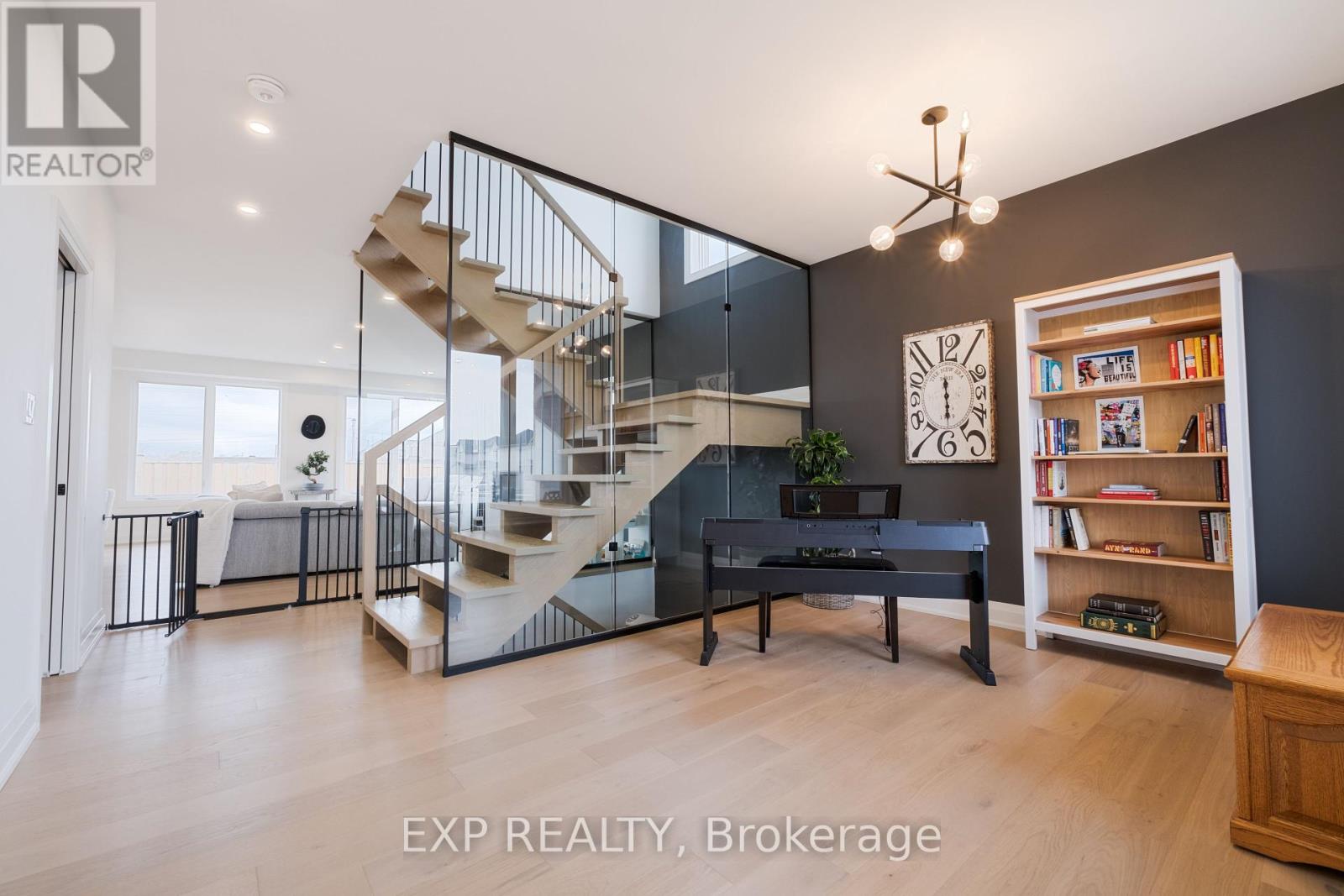 81 Homestead Way, Thorold, Ontario  L2V 0J8 - Photo 2 - X12452747