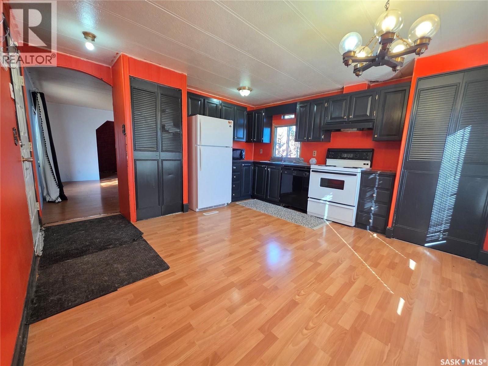 316 Klassen Street, Herbert, Saskatchewan  S0H 2A0 - Photo 3 - SK011010