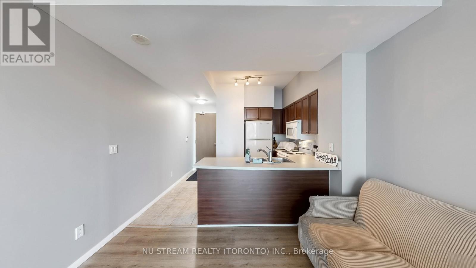 3006 - 219 Fort York Boulevard, Toronto, Ontario  M5V 1B1 - Photo 10 - C12451771