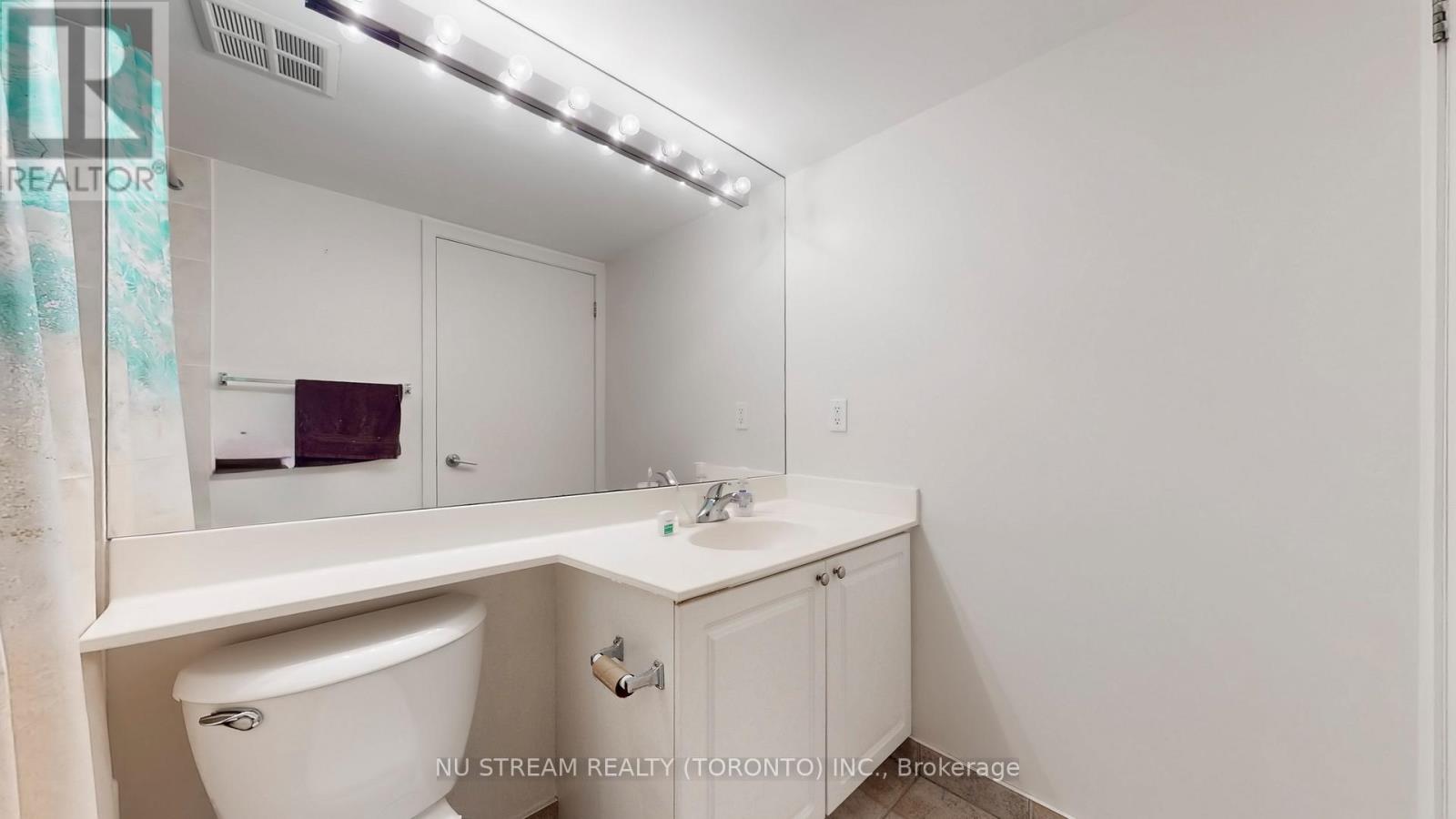 3006 - 219 Fort York Boulevard, Toronto, Ontario  M5V 1B1 - Photo 19 - C12451771