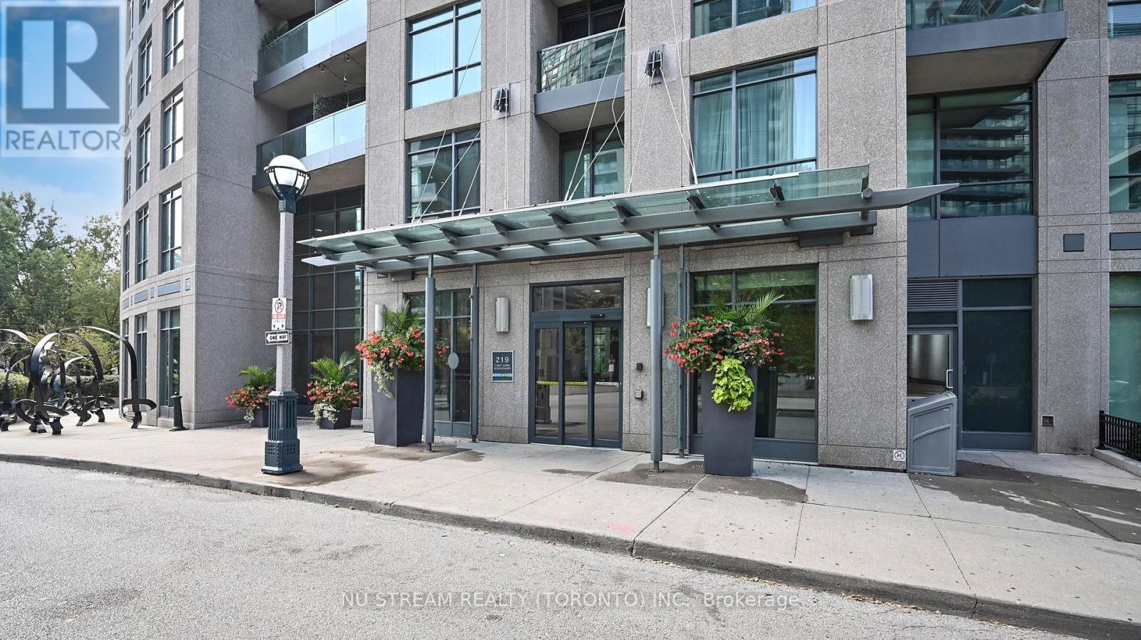 3006 - 219 Fort York Boulevard, Toronto, Ontario  M5V 1B1 - Photo 4 - C12451771