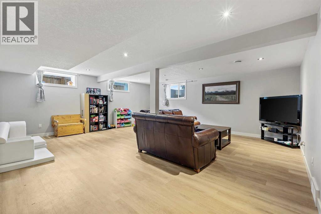 2003 117 Avenue Sw, Calgary, Alberta  T2W 2Y7 - Photo 34 - A2262740