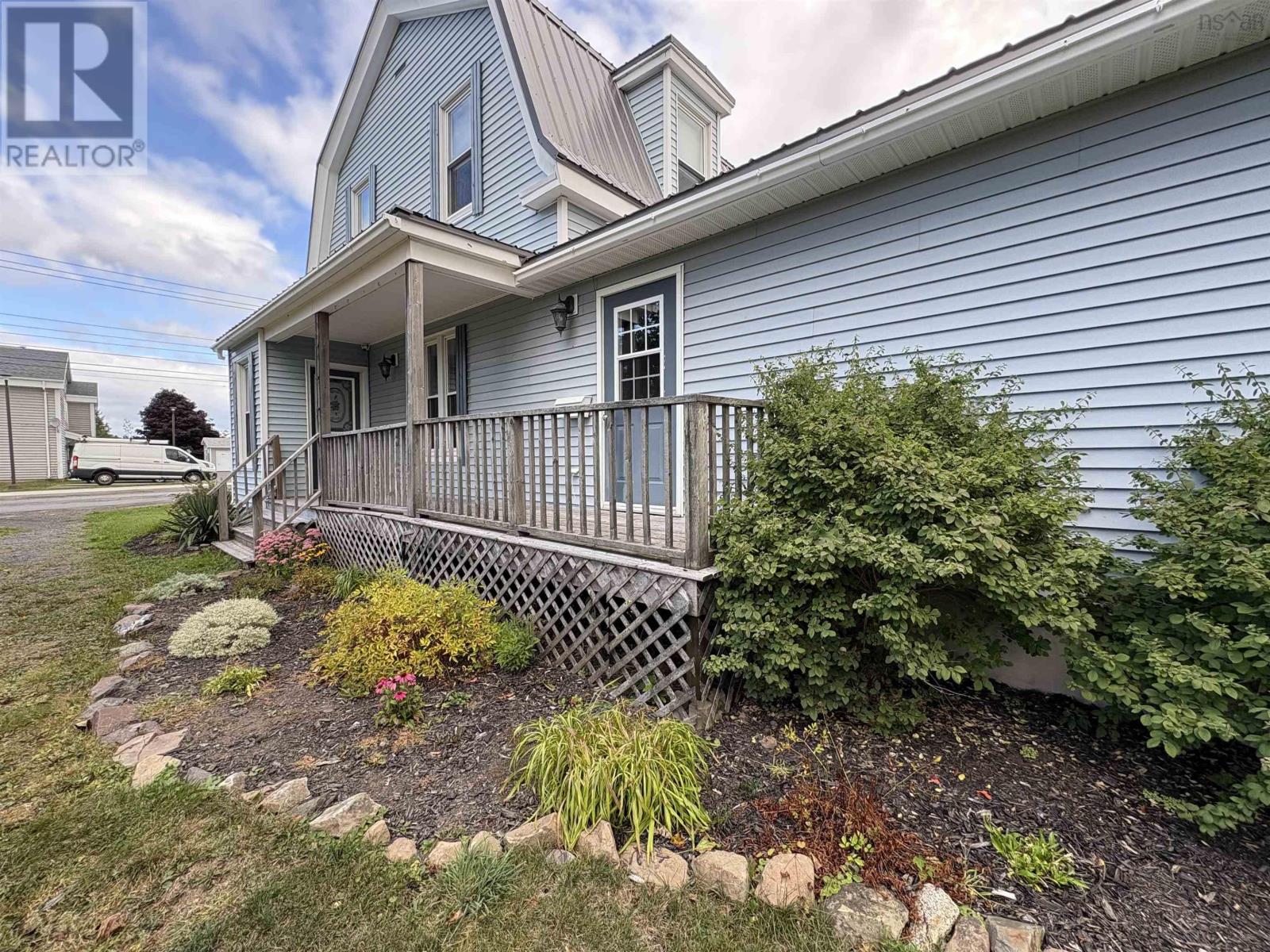 21 Oak Street, Pictou, Nova Scotia  B0K 1H0 - Photo 2 - 202525444