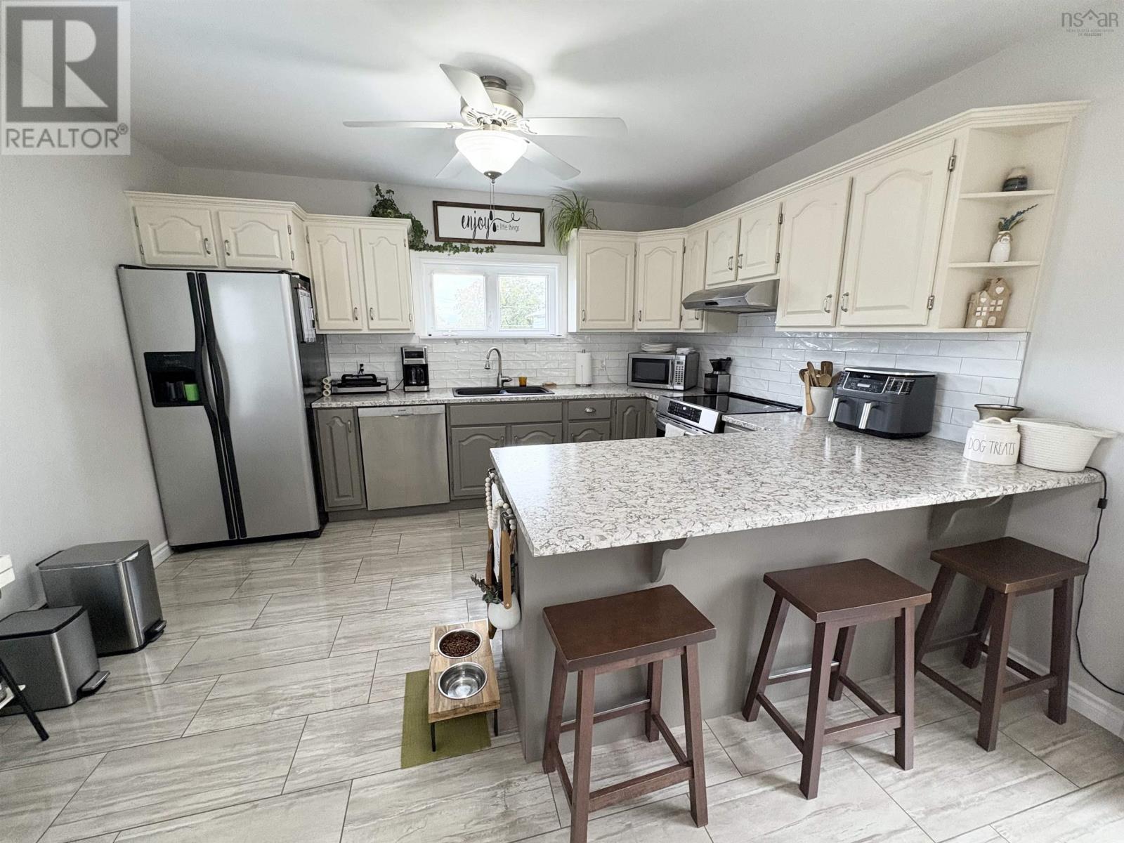 21 Oak Street, Pictou, Nova Scotia  B0K 1H0 - Photo 7 - 202525444