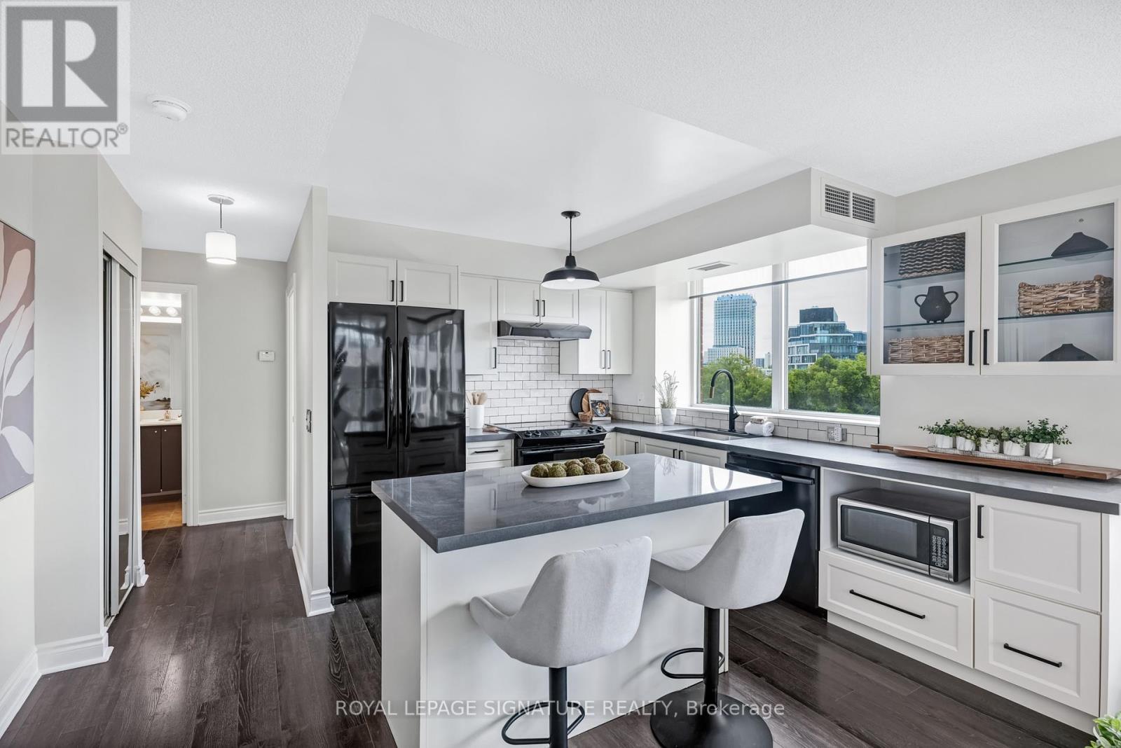 403 - 1103 Leslie Street, Toronto, Ontario  M3C 4G8 - Photo 2 - C12452769