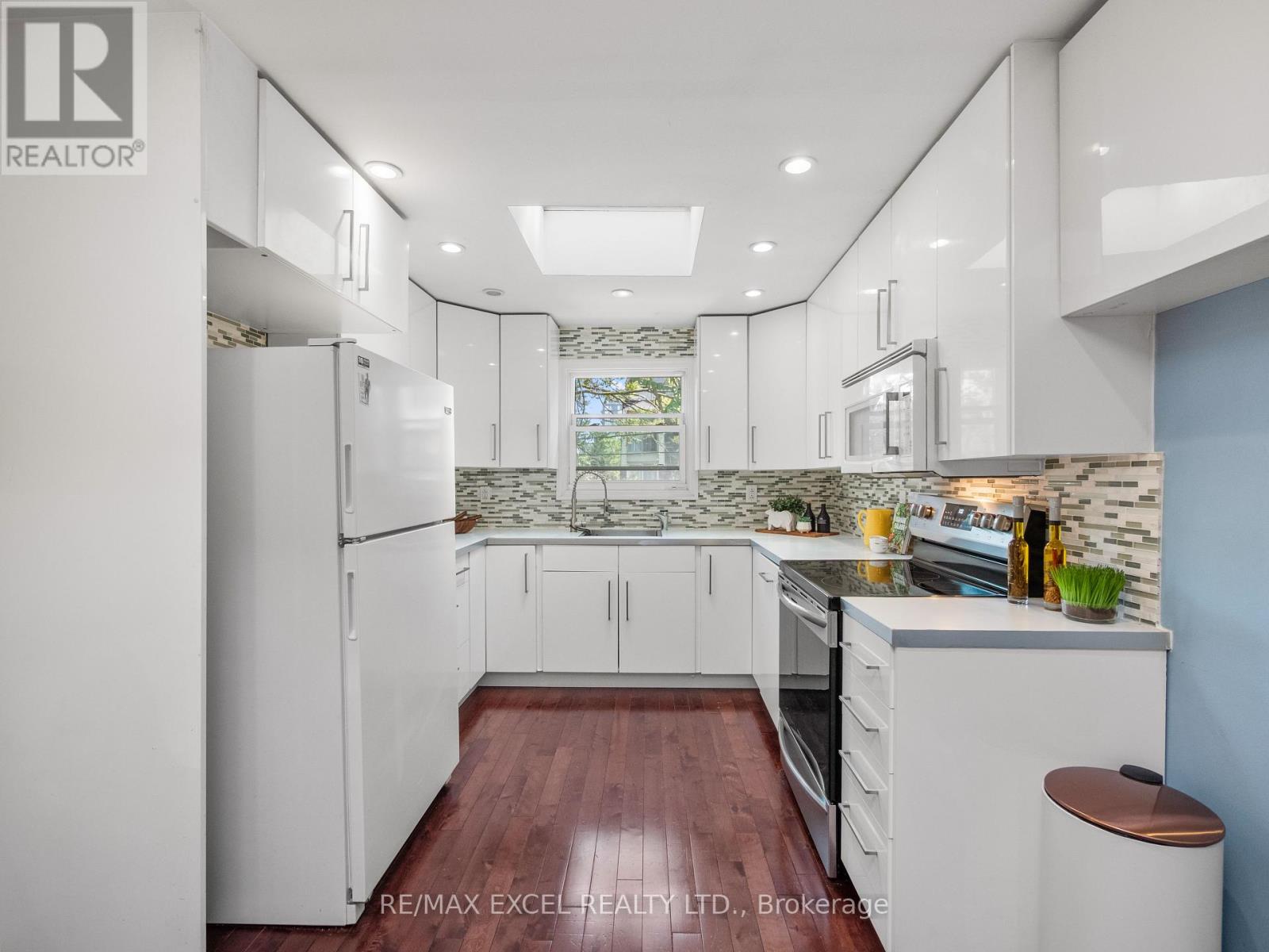 Second & Third - 137 Gerrard Street E, Toronto, Ontario  M5A 2E3 - Photo 10 - C12452776