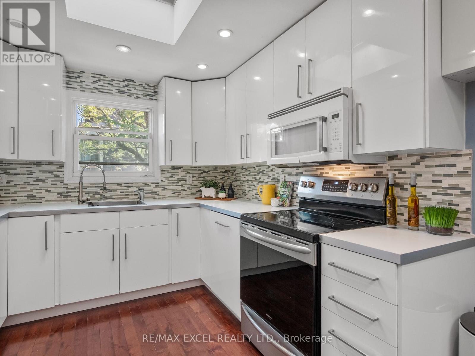 Second & Third - 137 Gerrard Street E, Toronto, Ontario  M5A 2E3 - Photo 11 - C12452776