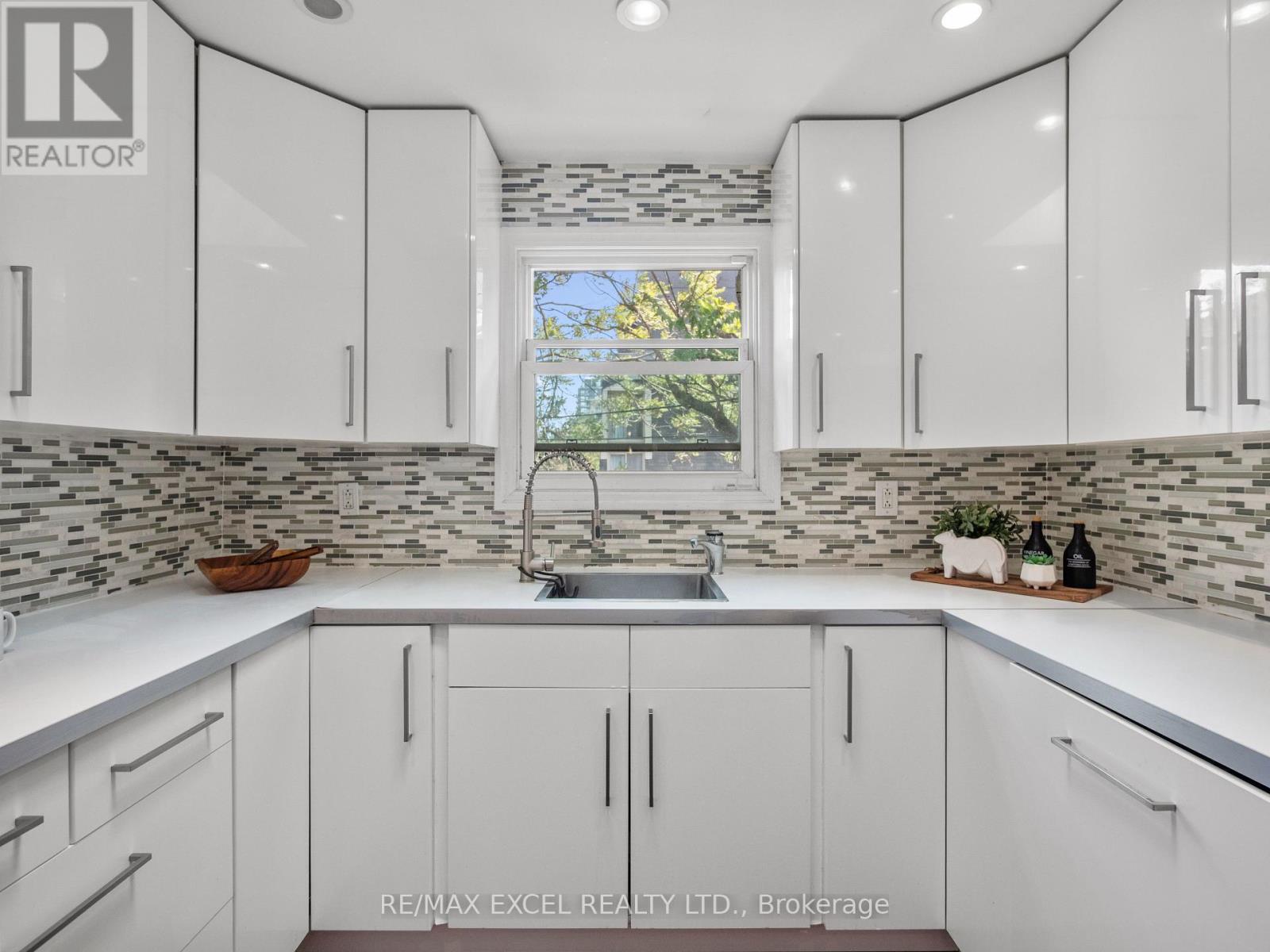 Second & Third - 137 Gerrard Street E, Toronto, Ontario  M5A 2E3 - Photo 12 - C12452776