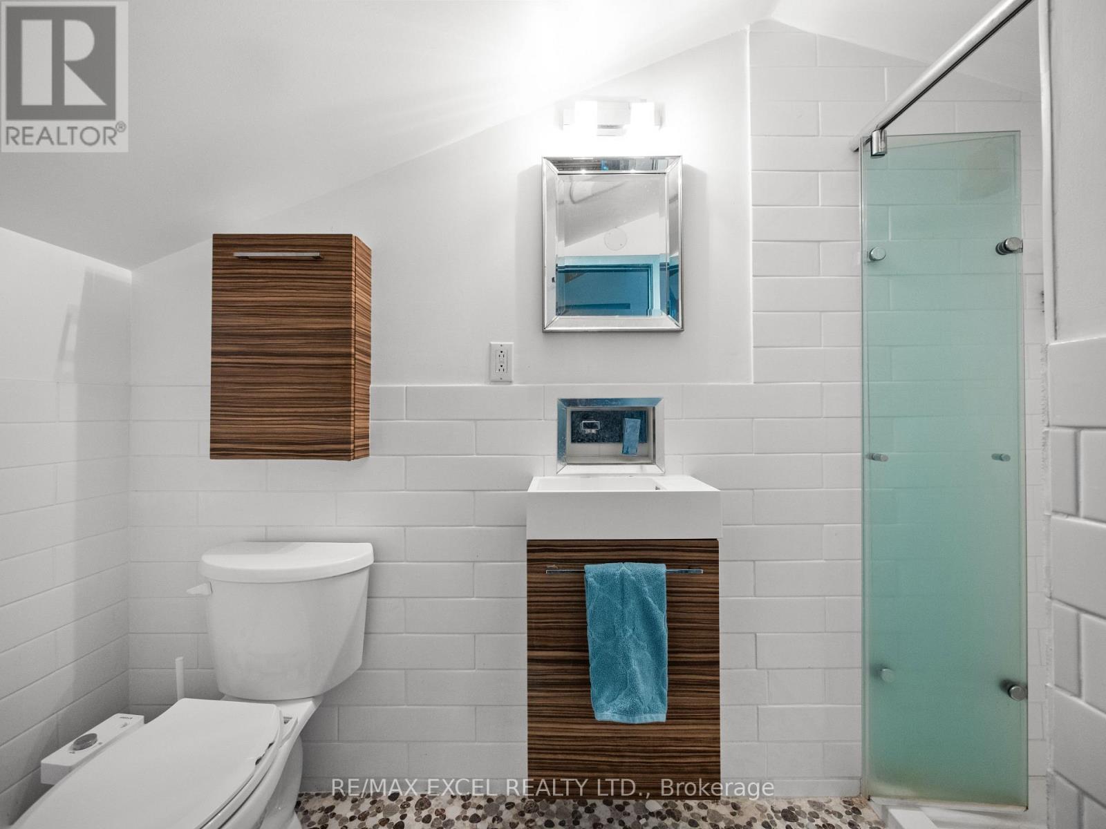 Second & Third - 137 Gerrard Street E, Toronto, Ontario  M5A 2E3 - Photo 32 - C12452776