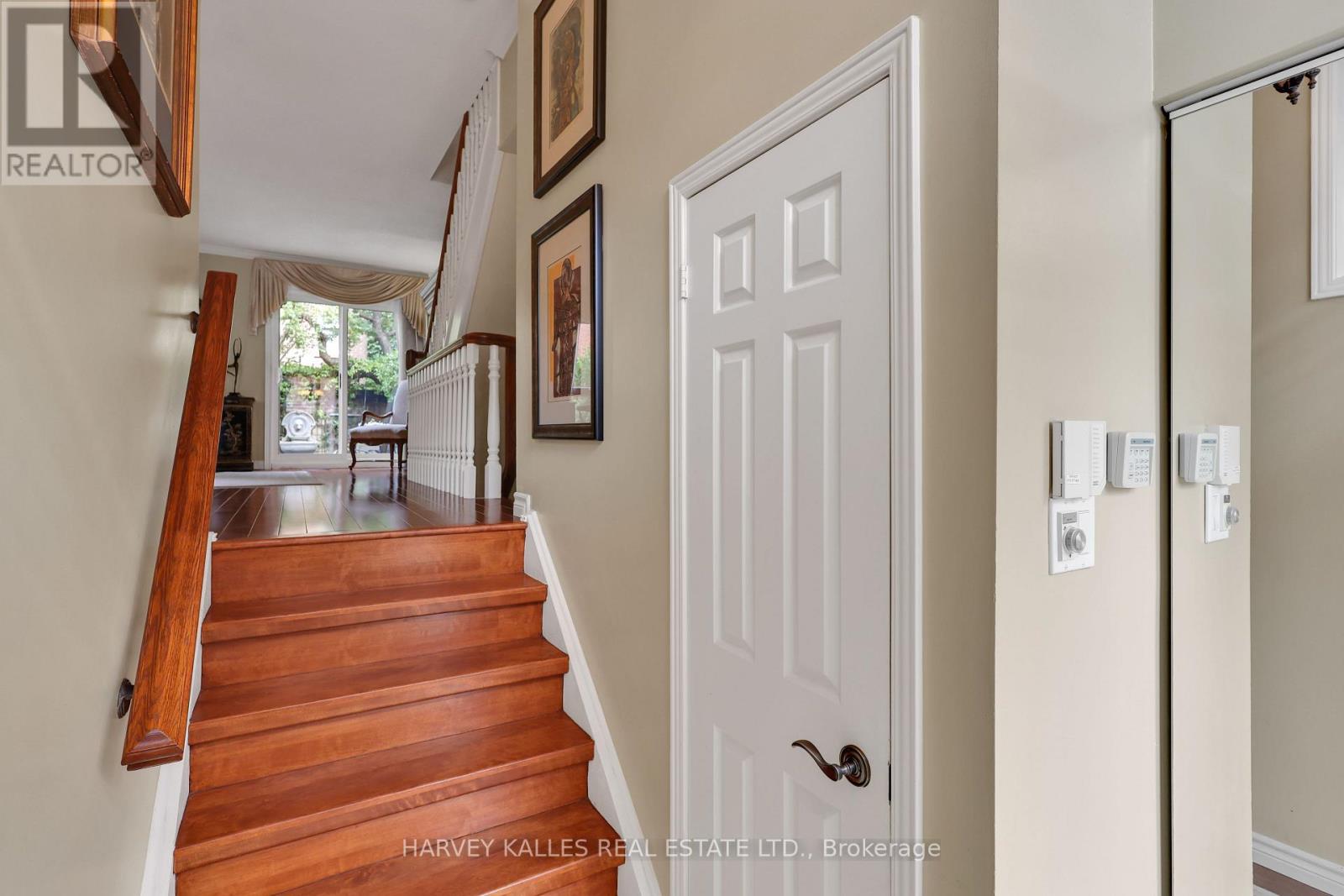 68 Sylvan Valleyway, Toronto, Ontario  M5M 4M3 - Photo 2 - C12452778