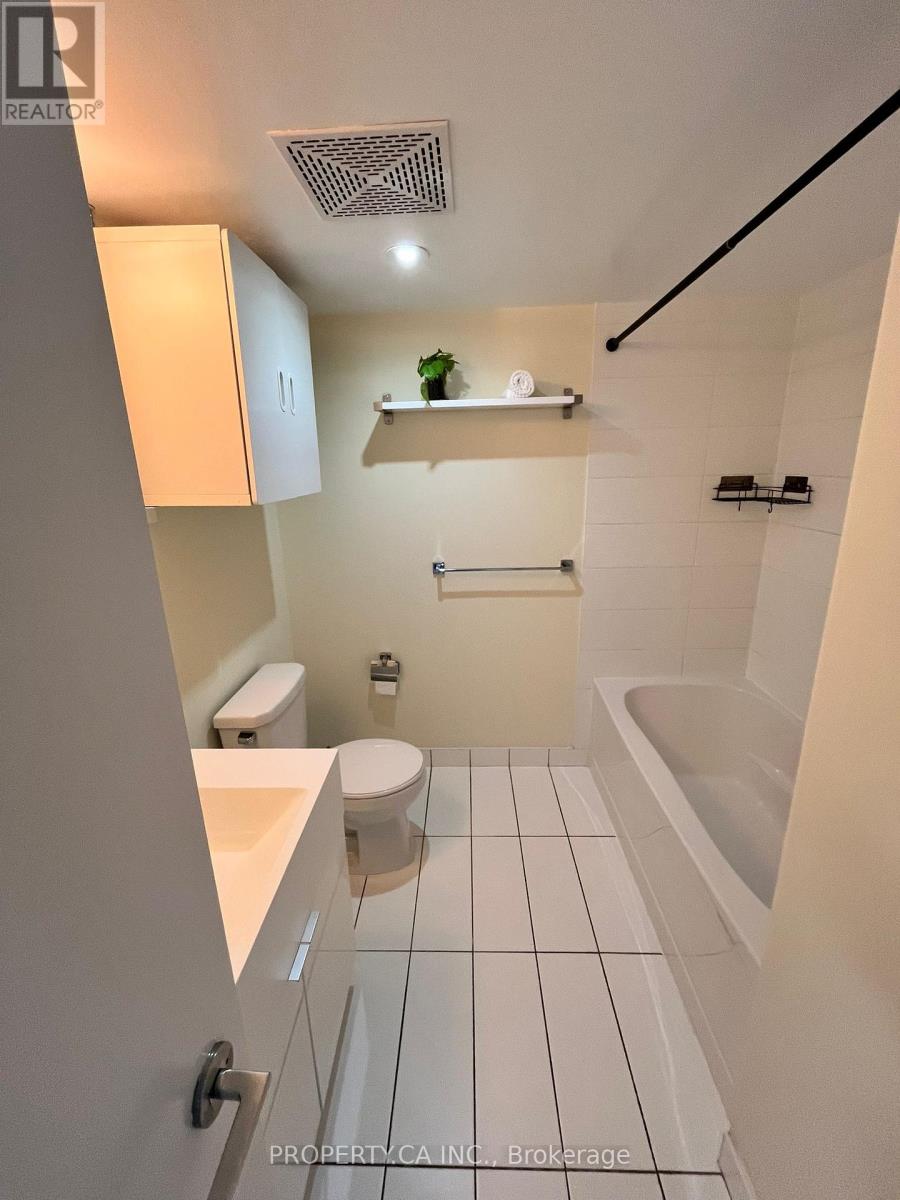 2205 - 15 Iceboat Terrace, Toronto, Ontario  M5V 4A5 - Photo 6 - C12452790