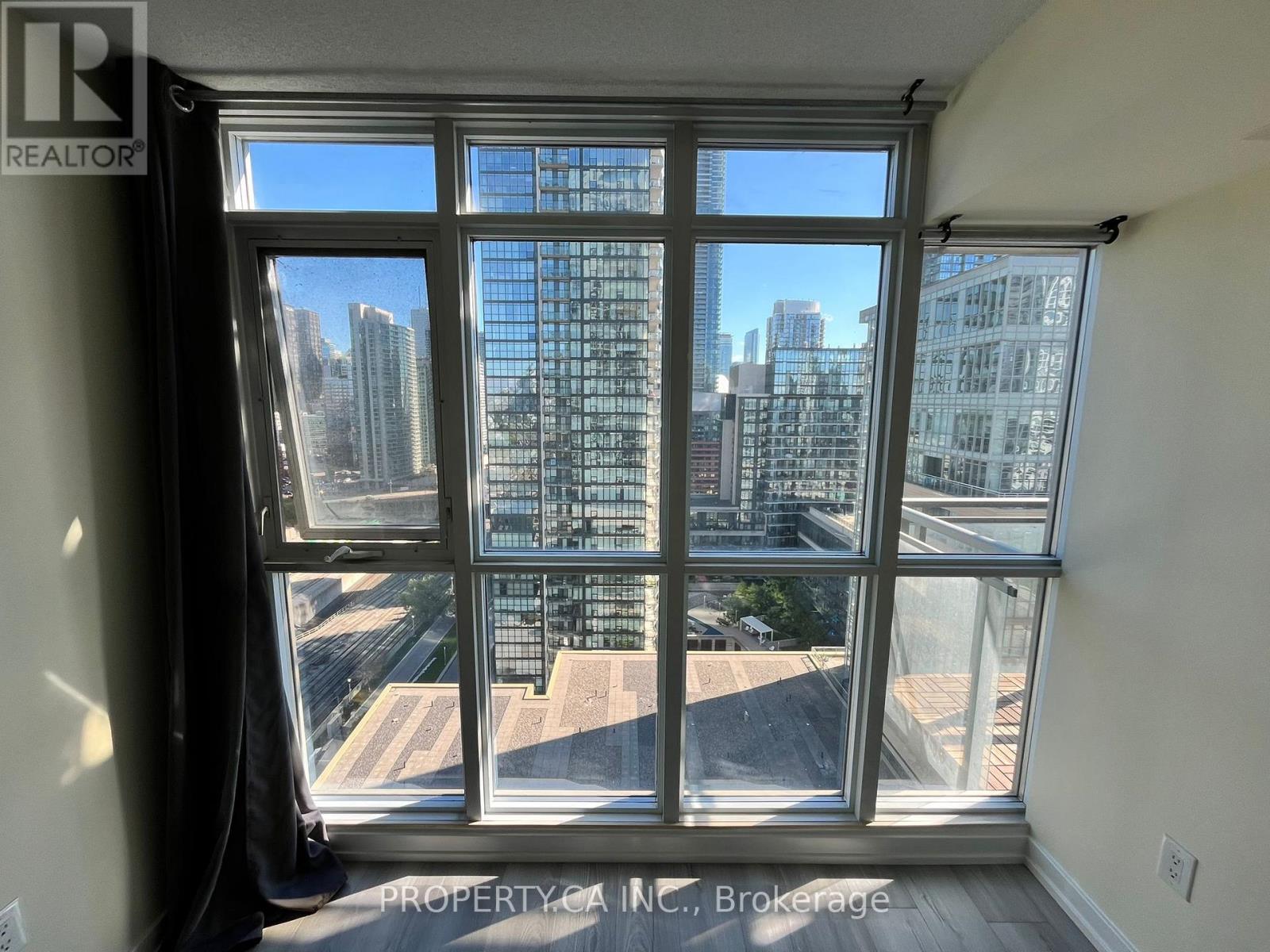 2205 - 15 Iceboat Terrace, Toronto, Ontario  M5V 4A5 - Photo 9 - C12452790