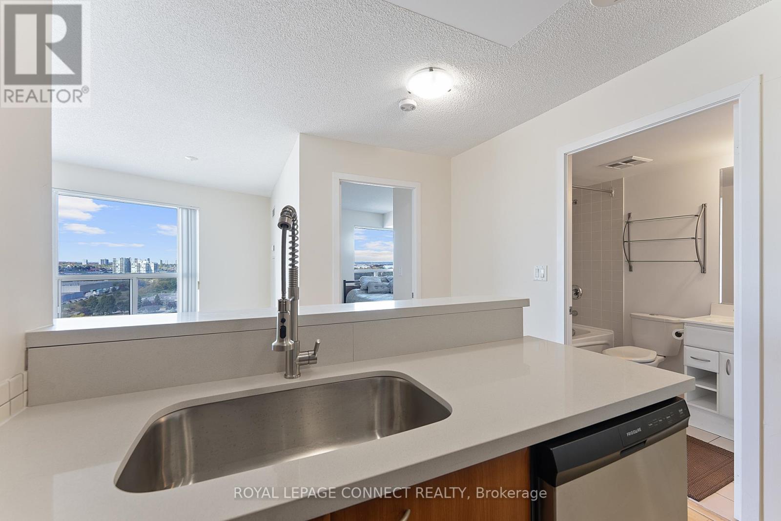 1712 - 36 Lee Centre Drive, Toronto, Ontario  M1H 3K2 - Photo 6 - E12452779