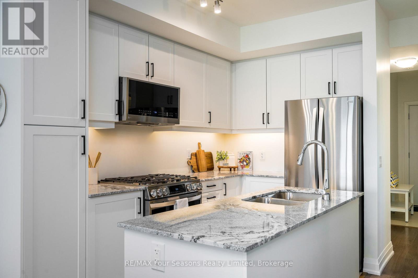 208 - 17 Spooner Crescent, Collingwood, Ontario  L9Y 1T3 - Photo 3 - S12452822