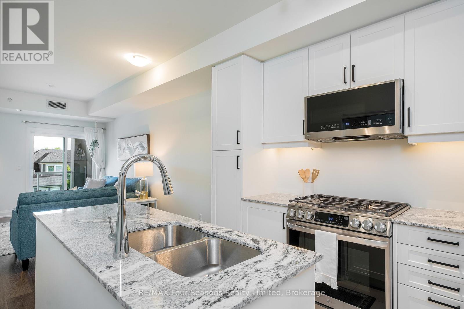208 - 17 Spooner Crescent, Collingwood, Ontario  L9Y 1T3 - Photo 4 - S12452822