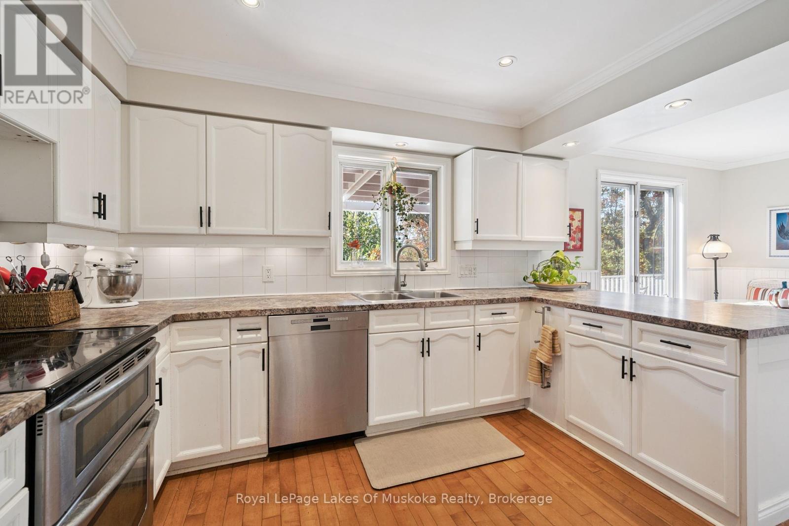 1779 Muskoka Rd 118 Road W, Muskoka Lakes, Ontario  P1L 1W8 - Photo 19 - X12452920