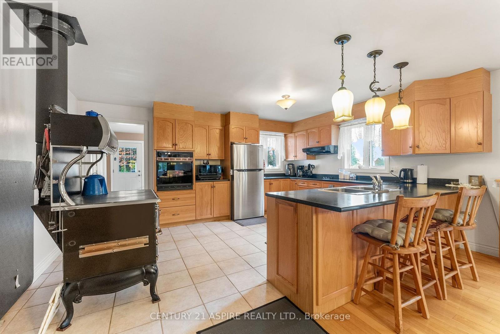 33 Micks Road, Madawaska Valley, Ontario  K0J 1L0 - Photo 13 - X12452912