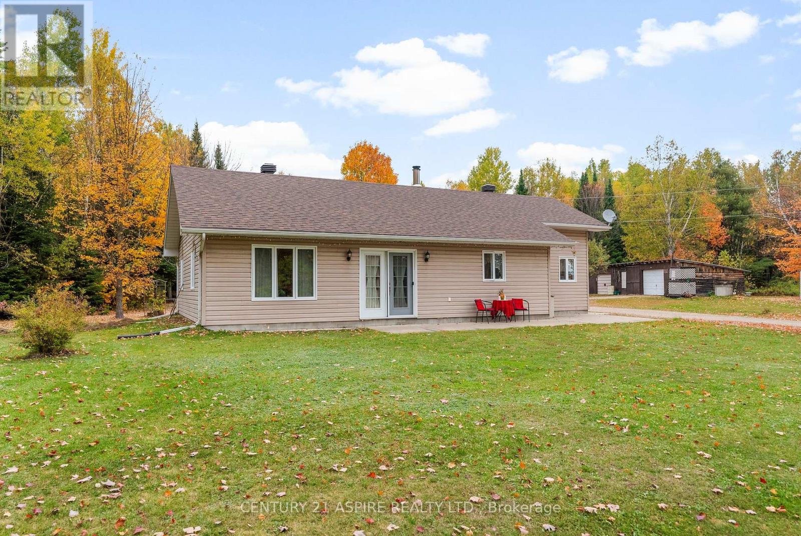 33 Micks Road, Madawaska Valley, Ontario  K0J 1L0 - Photo 2 - X12452912