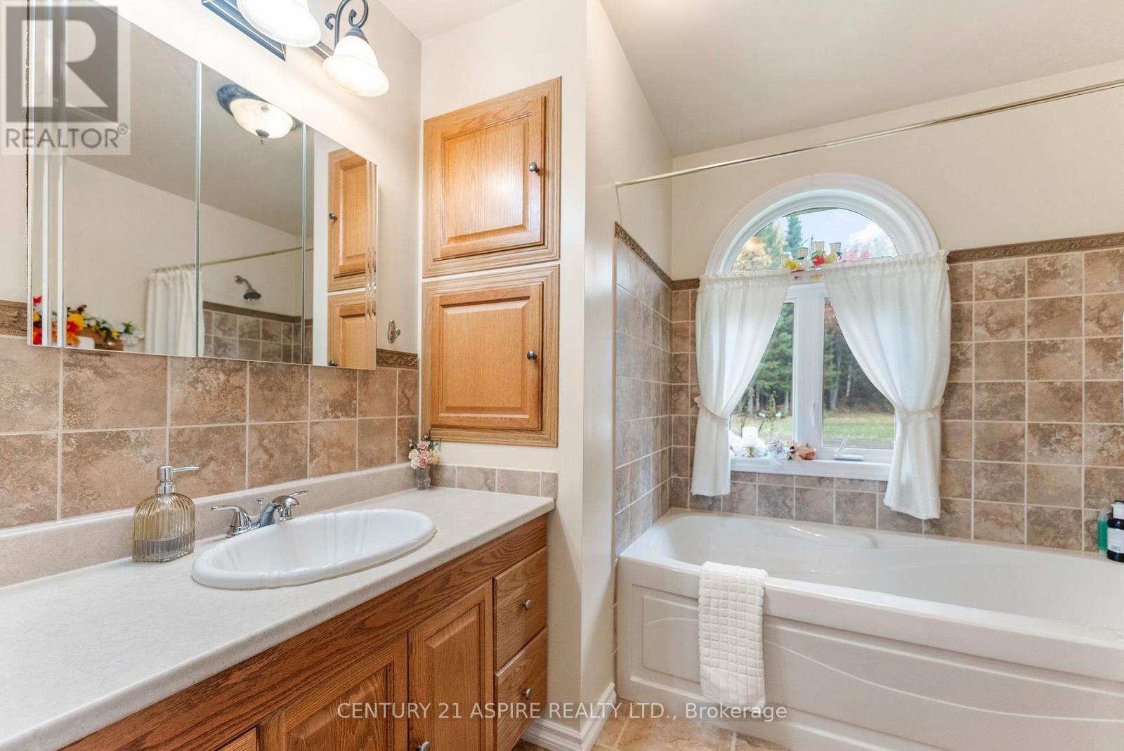 33 Micks Road, Madawaska Valley, Ontario  K0J 1L0 - Photo 21 - X12452912