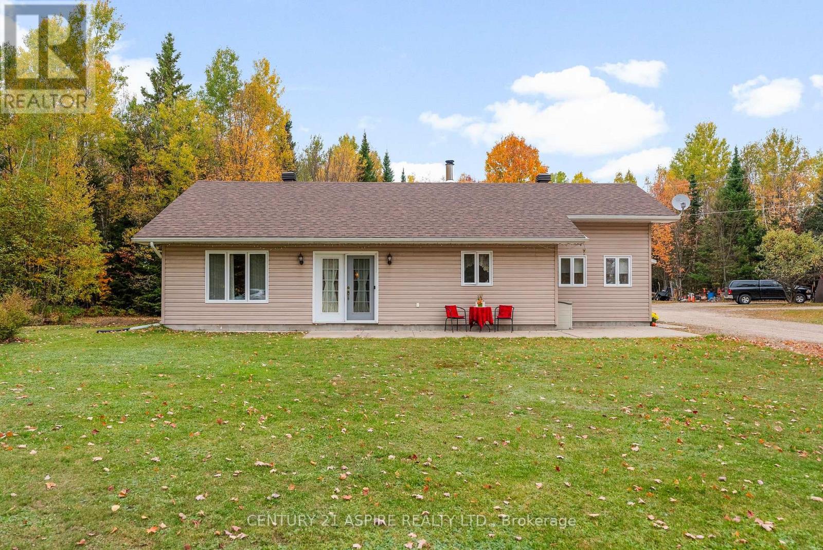 33 Micks Road, Madawaska Valley, Ontario  K0J 1L0 - Photo 3 - X12452912