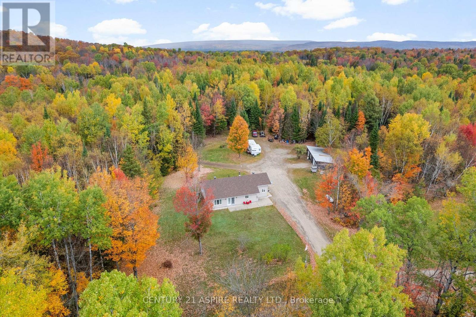 33 Micks Road, Madawaska Valley, Ontario  K0J 1L0 - Photo 4 - X12452912