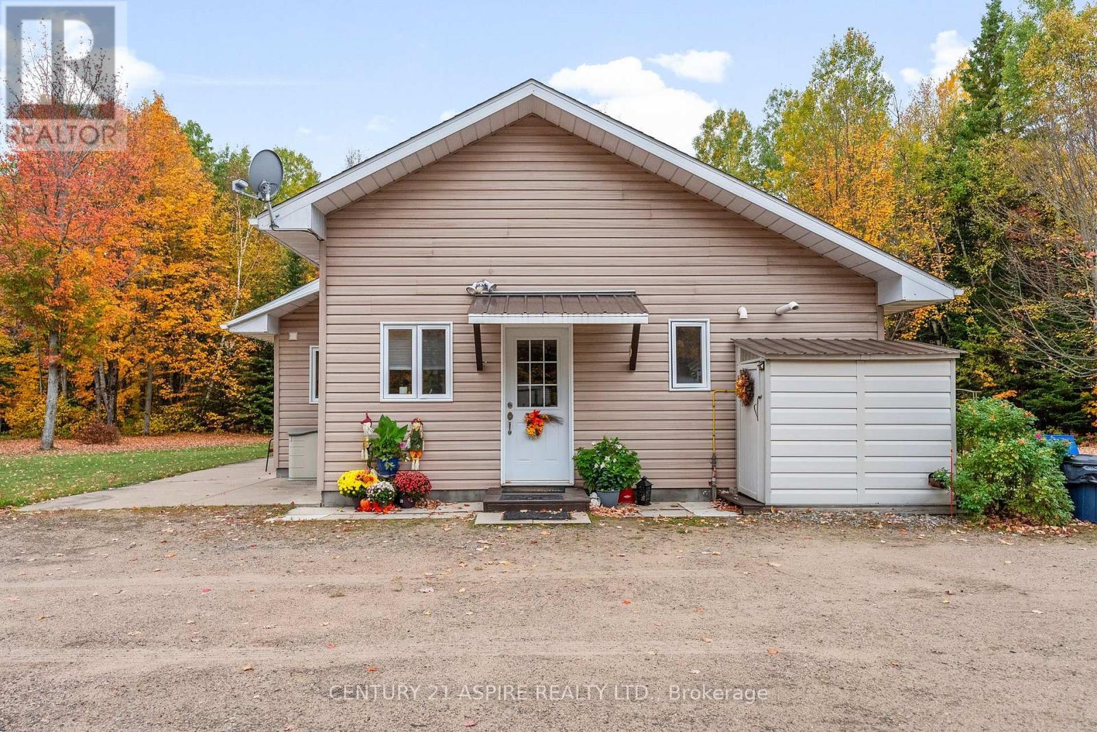 33 Micks Road, Madawaska Valley, Ontario  K0J 1L0 - Photo 7 - X12452912