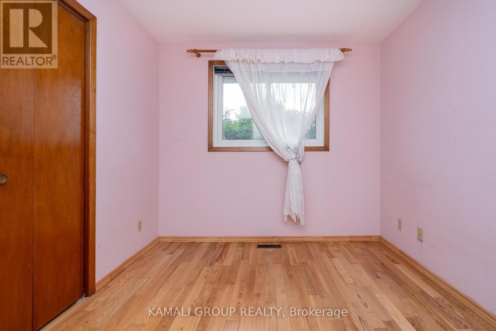 638 Carlton Street, St. Catharines, Ontario  L2M 4Y5 - Photo 10 - X12449889