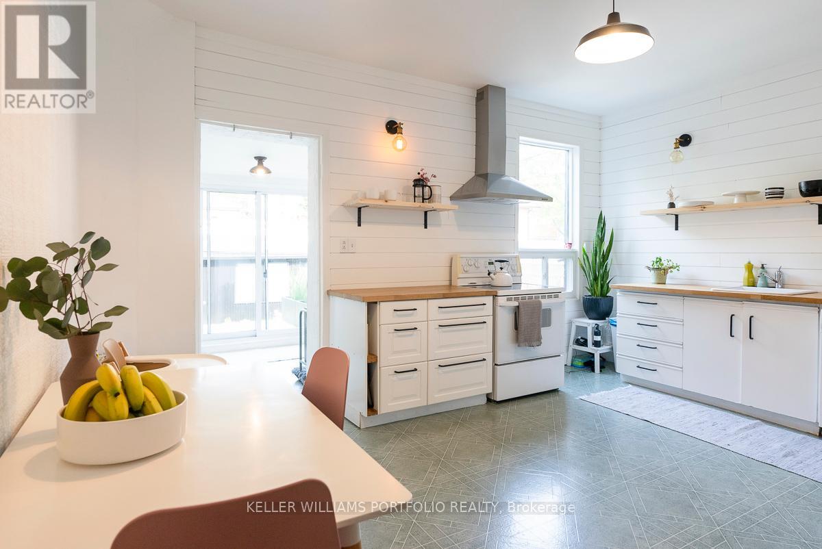 195 Gilmour Avenue, Toronto, Ontario  M6P 3B2 - Photo 11 - W12452796