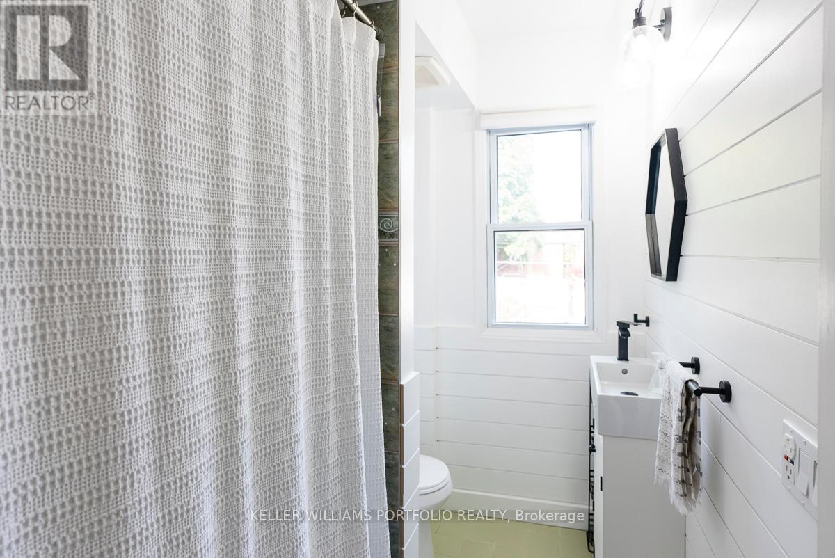 195 Gilmour Avenue, Toronto, Ontario  M6P 3B2 - Photo 22 - W12452796