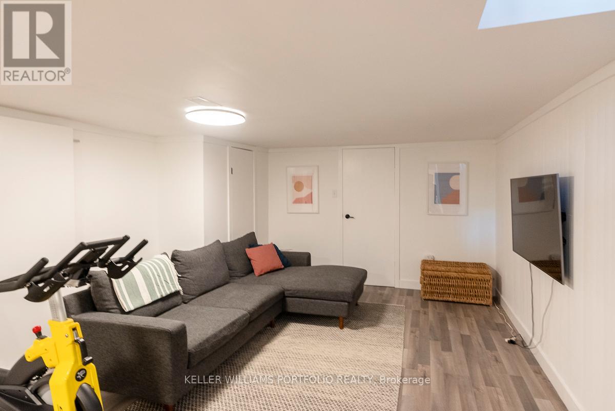 195 Gilmour Avenue, Toronto, Ontario  M6P 3B2 - Photo 27 - W12452796
