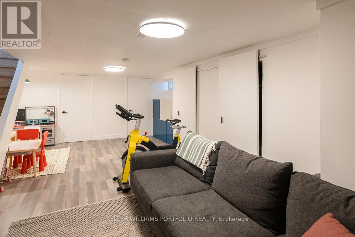 195 Gilmour Avenue, Toronto, Ontario  M6P 3B2 - Photo 28 - W12452796
