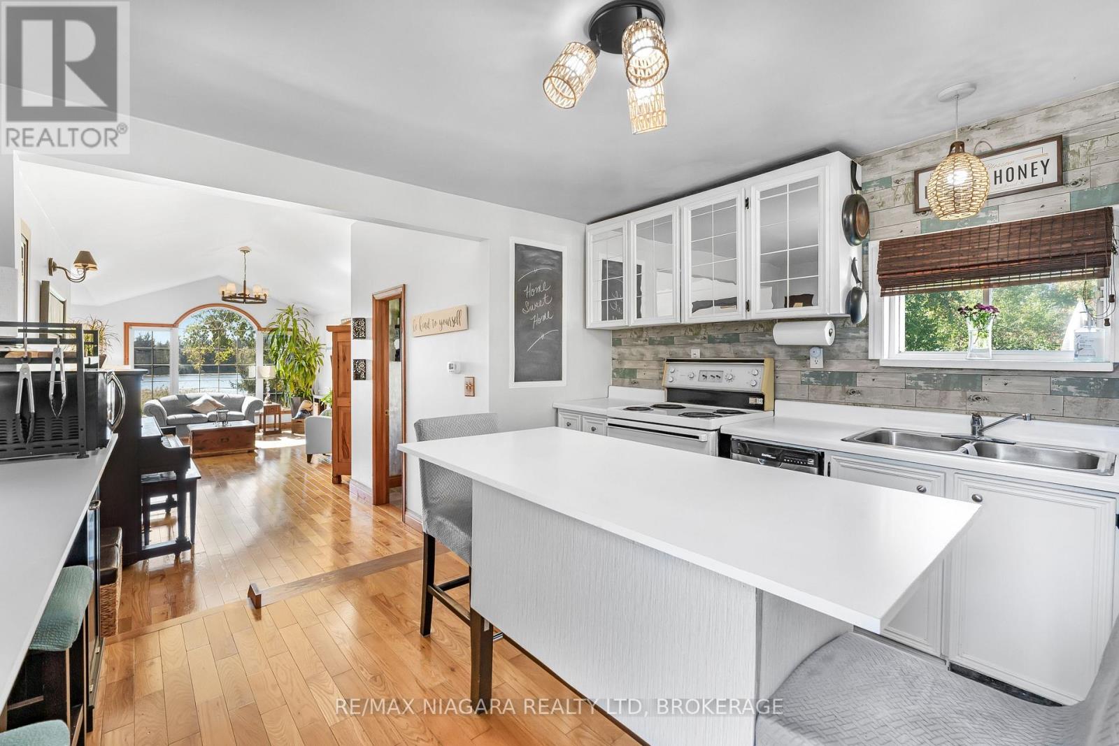 29 Marlatts Road, Thorold, Ontario  L2V 1M9 - Photo 17 - X12452873