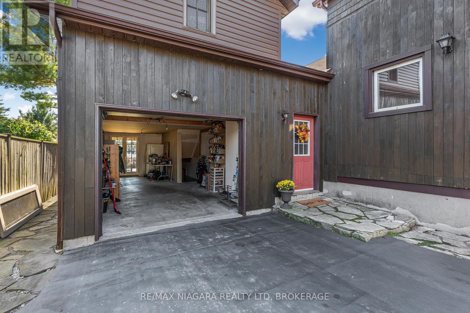 29 Marlatts Road, Thorold, Ontario  L2V 1M9 - Photo 3 - X12452873