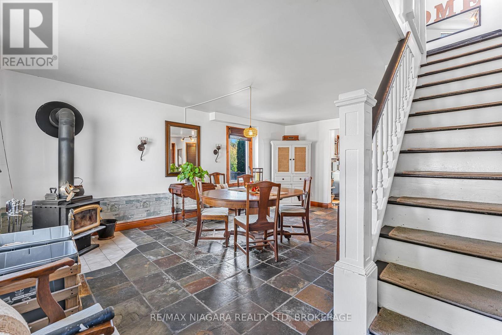 29 Marlatts Road, Thorold, Ontario  L2V 1M9 - Photo 5 - X12452873