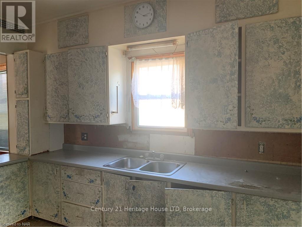 4624 Jepson Street, Niagara Falls, Ontario  L2E 1J4 - Photo 13 - X12452894