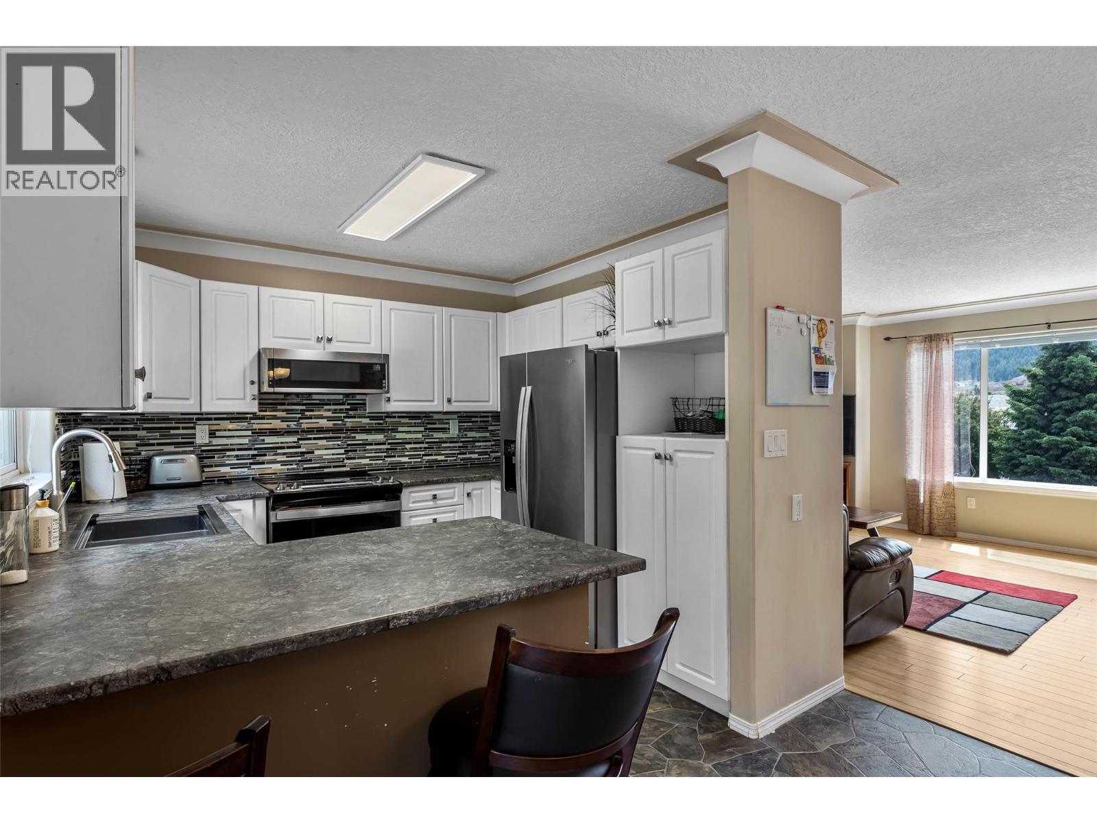 1374 Sunshine Court, Kamloops, British Columbia  V2E 2P9 - Photo 3 - 10364825