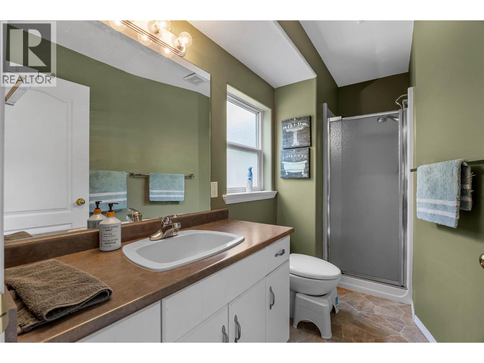 1374 Sunshine Court, Kamloops, British Columbia  V2E 2P9 - Photo 9 - 10364825