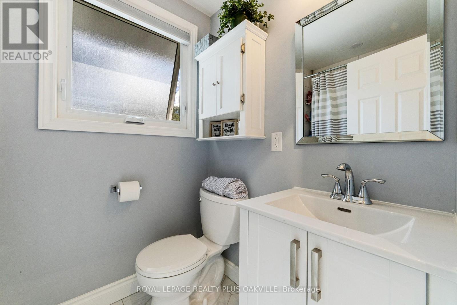 149 West 32nd Street, Hamilton (Westcliffe), Ontario  L9C 5H1 - Photo 15 - X12452785
