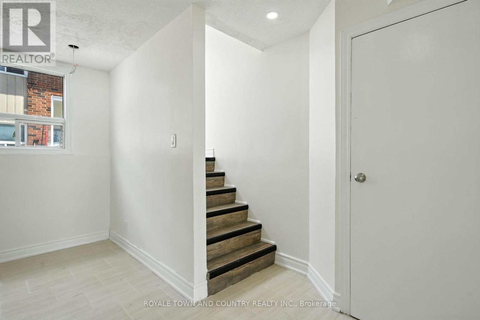2 - 88 Mary Street W, Kawartha Lakes, Ontario  K9V 5G3 - Photo 6 - X12340226