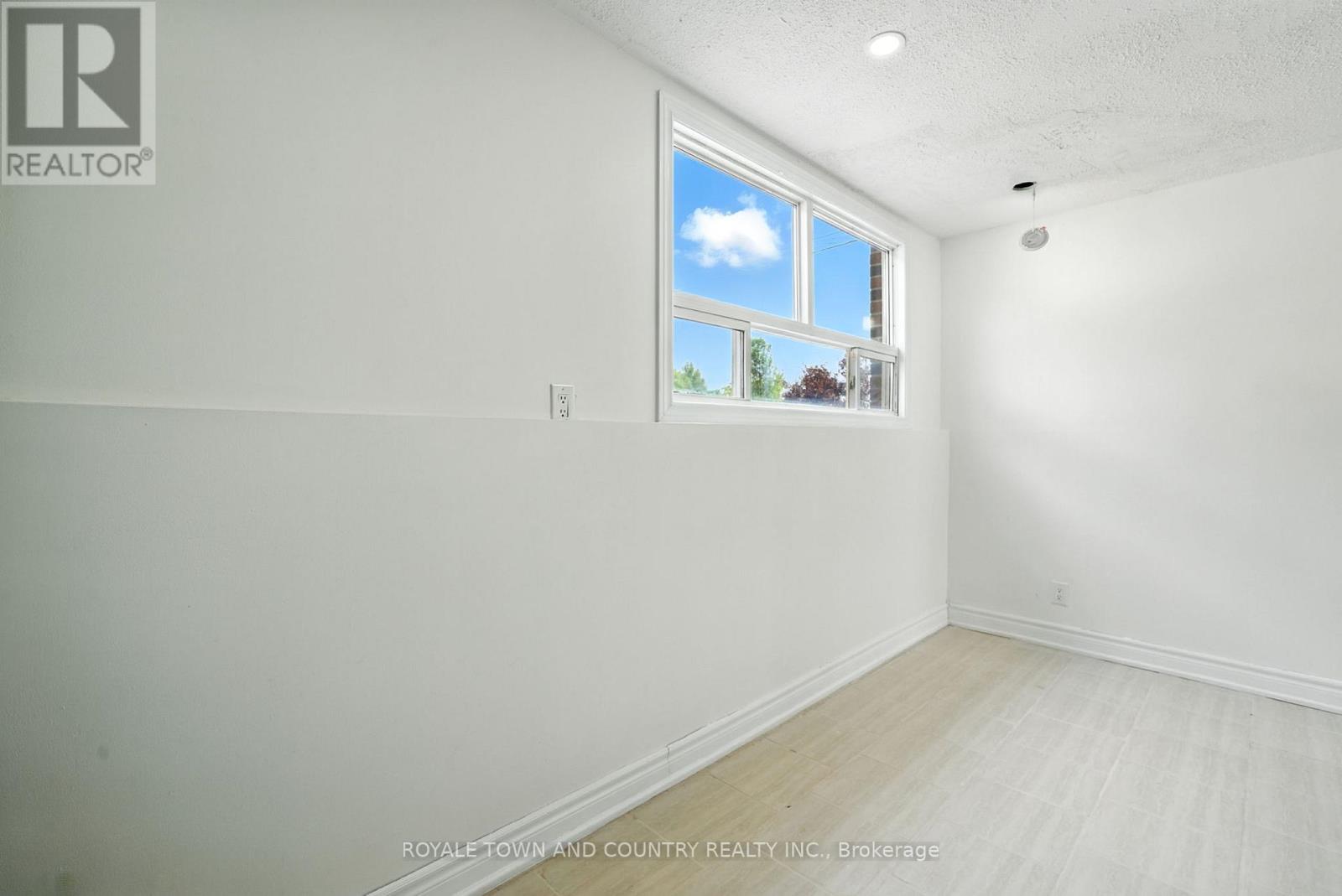 1 - 88 Mary Street W, Kawartha Lakes, Ontario  K9V 5G3 - Photo 13 - X12340411