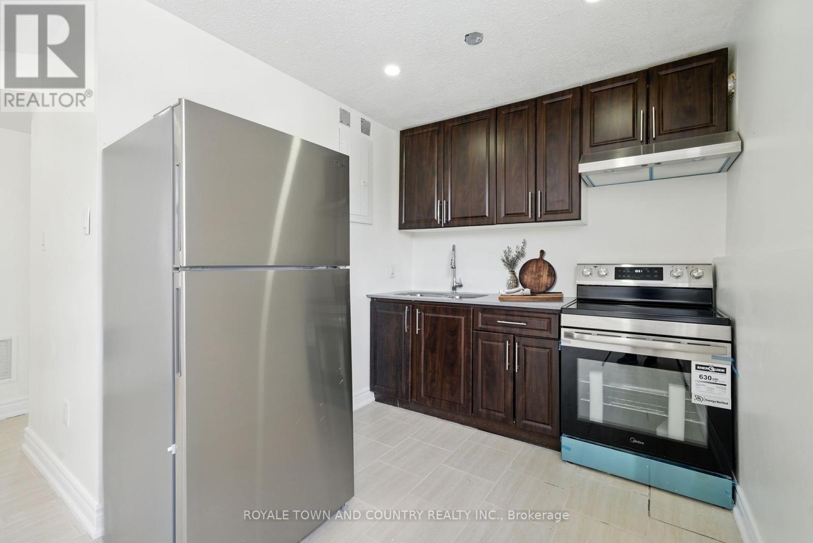 1 - 88 Mary Street W, Kawartha Lakes, Ontario  K9V 5G3 - Photo 12 - X12340411