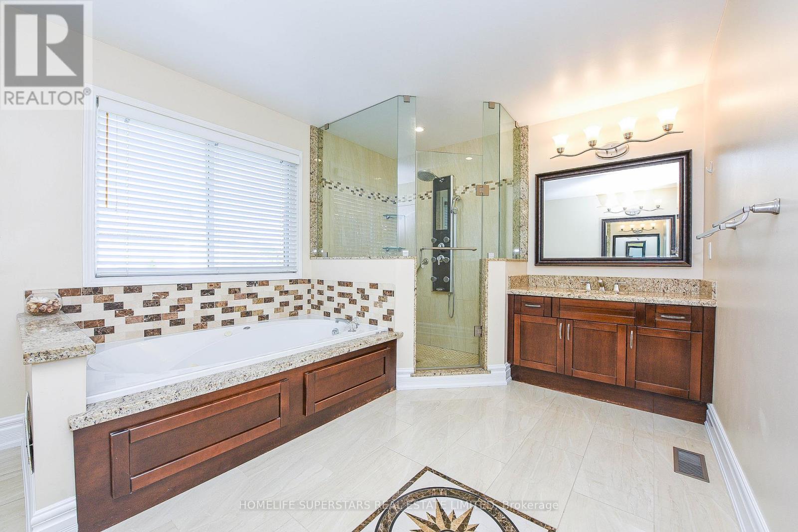 1649 Westbridge Way, Mississauga, Ontario  L5N 7S8 - Photo 21 - W12420288