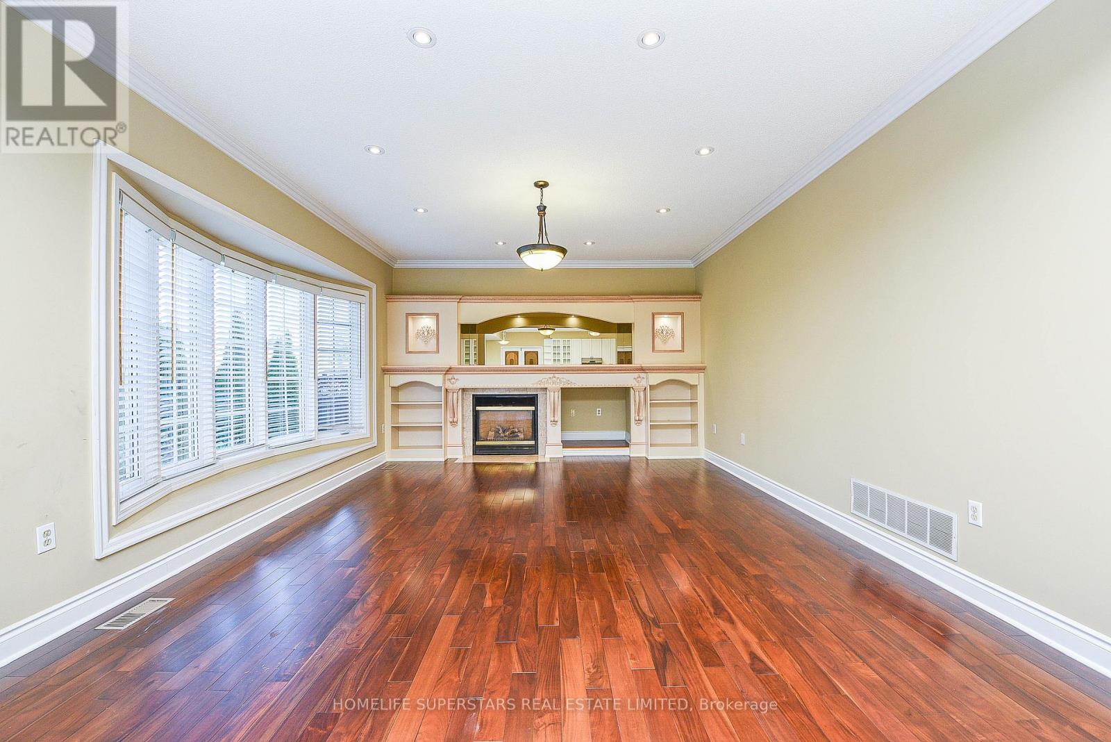 1649 Westbridge Way, Mississauga, Ontario  L5N 7S8 - Photo 11 - W12420288