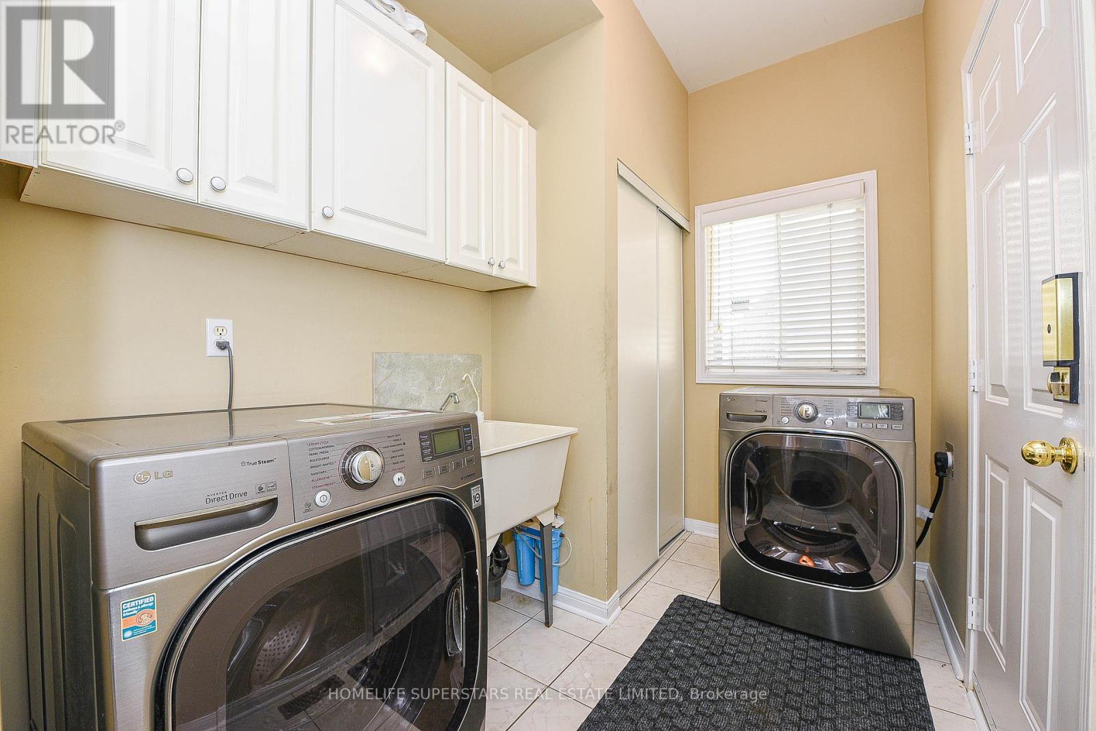1649 Westbridge Way, Mississauga, Ontario  L5N 7S8 - Photo 6 - W12420288