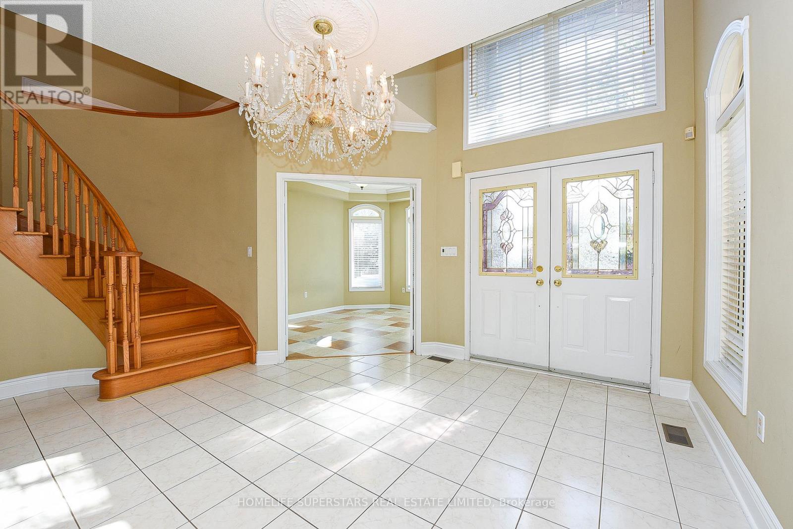 1649 Westbridge Way, Mississauga, Ontario  L5N 7S8 - Photo 2 - W12420288